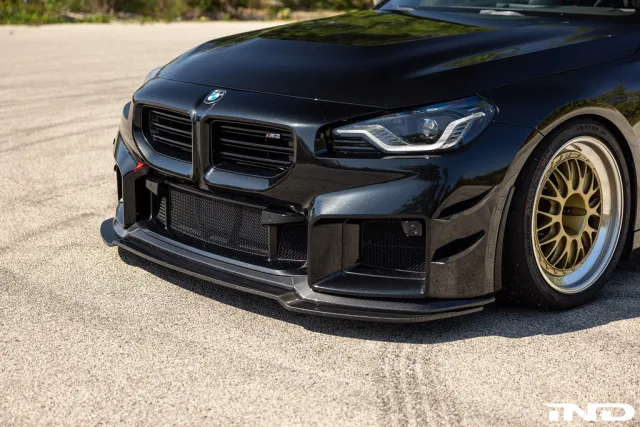 Karbon ön lip takılı siyah BMW M2 G87