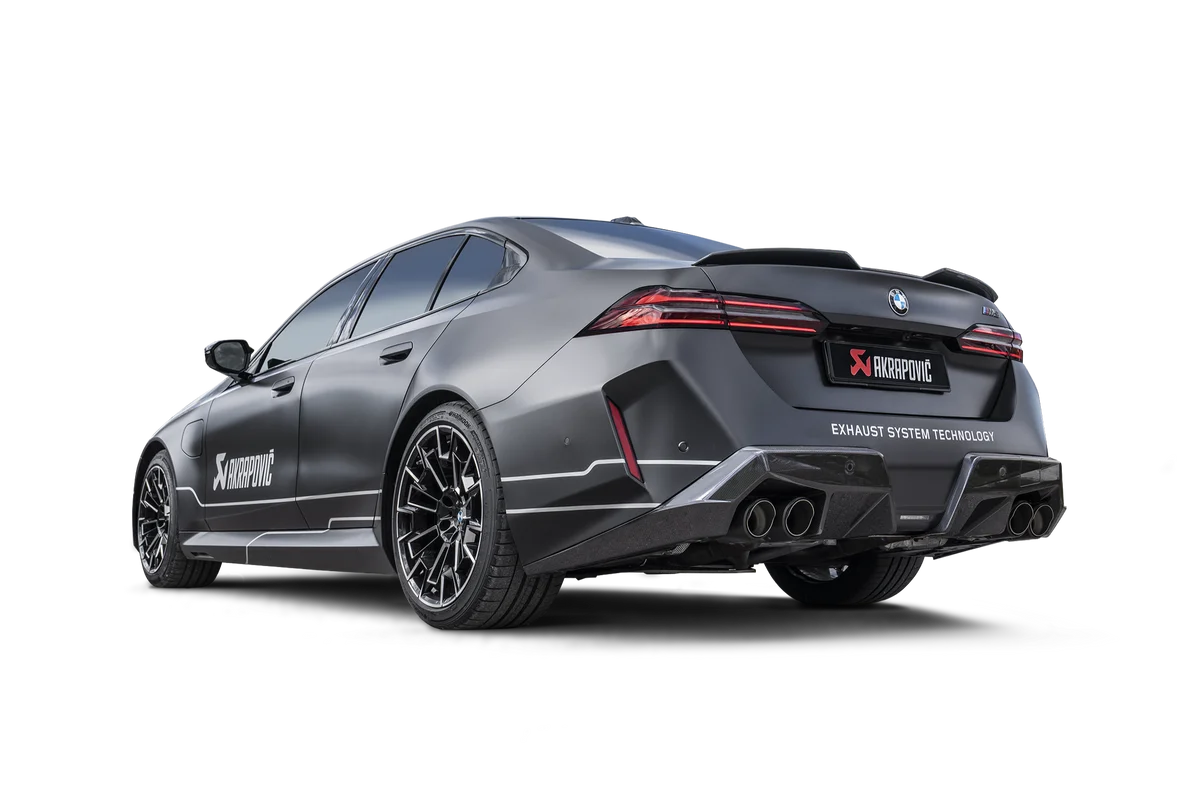 Akrapovič Karbon Bagaj Spoyleri (Parlak) – BMW M5 G90