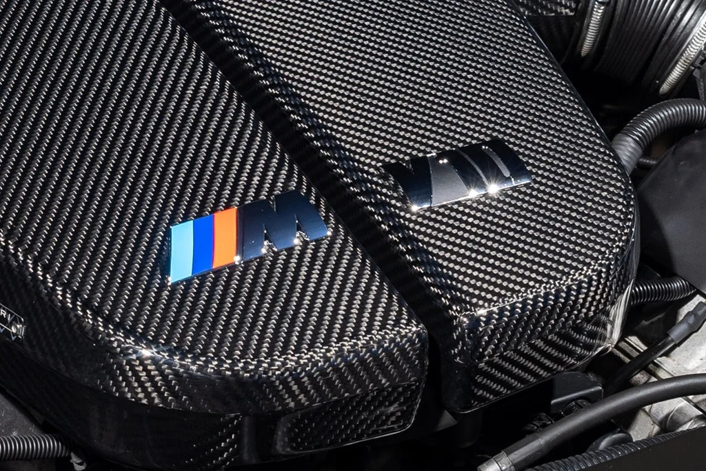BMW S85 M V10 Plenum Kapağı Amblem Seti – BMW M5 E60 / M6 E63 / E64
