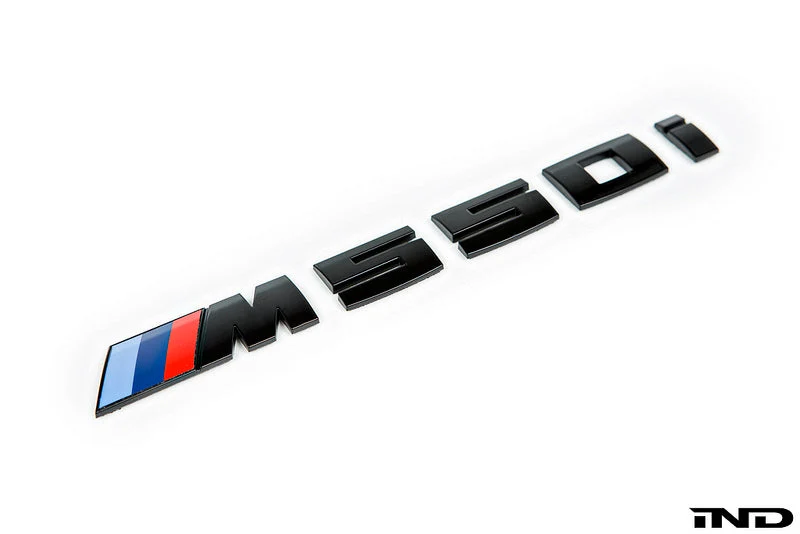 IND Boyalı Bagaj Amblemi (M550i) – BMW 5 Serisi G30