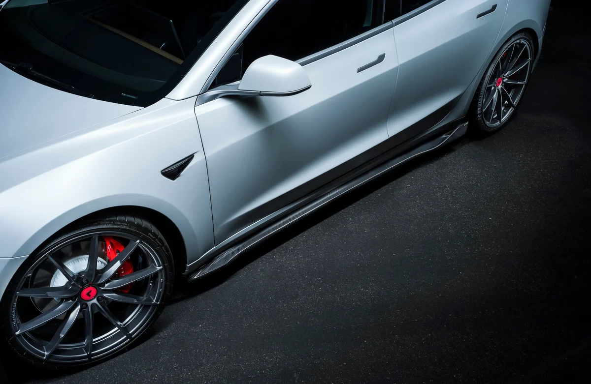 Vorsteiner Volta Karbon Yan Marşpiyel Seti – Tesla Model 3